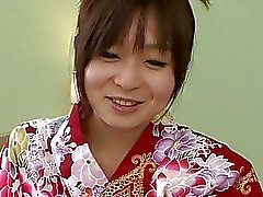 Fuligginoso asiatica in maglia gioca con il la fica irsuti