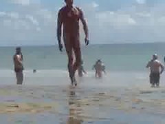 Mega del dotado na Praia de Nudismo