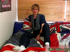 Hot twink scene Brent Daley es un uber-cute blondie emo stud