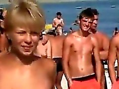 Russes nu à la plage