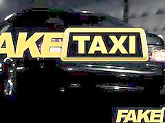 FakeTaxi - turística español con taxi grande pene