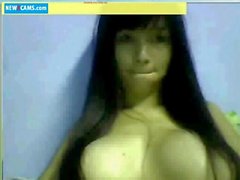 Fille de 19 ans thaïlandais Mince aux gros seins de Msn Webcam