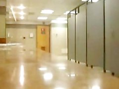 Tipo entra Contornear Muy público en la Cuarto de baño público