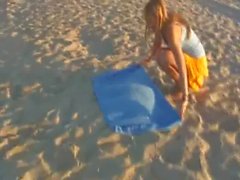 Amateur blowjob on the beach