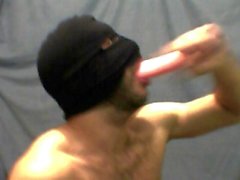 Den maskerade fag dildo throatfuck