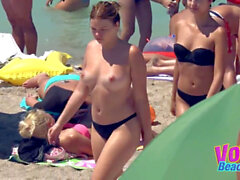 Spiaggia recente, in topless, Spiaggia recente