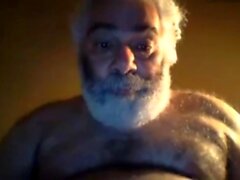 Horny Horny Ny Daddy Bear secoue sur la webcam