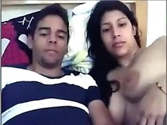 Aquí tienes un vídeo interesante. Una womany desi está siendo follan