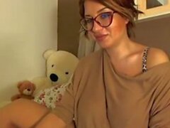 Valtava titty webcam tyttö masturboi orgasmin elokuvaan