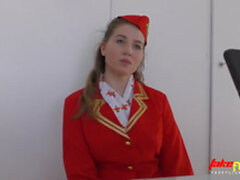 kauniiseen stewardess panee isot hirviö cock