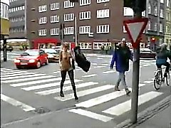 Girls gehen auf den Straßen gebumst