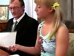 Gorgeous blonde tipu vierailut häntä vanha professorin saada