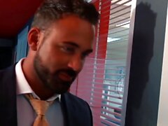 MenAtplay Hunk en traje Logan Moore Logan Moore Anal Fucked