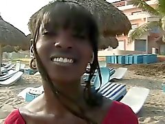 Muchacha Negro Buttfucked Mediante Blanco polla On the Beach