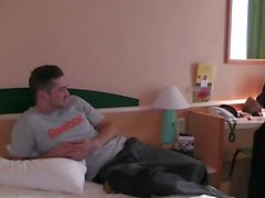 German Big Tit MILF séduisent Big Dick Young Boy to Fuck