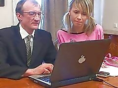 Babe получает её киску прекрасный потрясены учитель