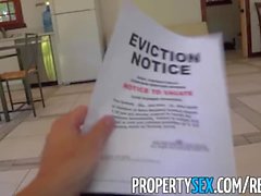 PropertySex - Büyük memeli Asyalı kiracı onun ev sahibini sikikleri