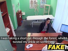 Fake Hospital Doctor prescreve facial pegajoso