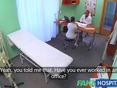 FakeHospital infirmière débutante sexy de aime travailler