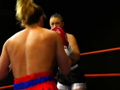 Boxe topless - Fetish lesbien Femdom avec ariel x