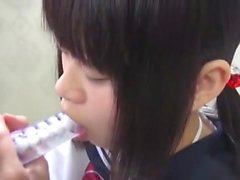Milf japonaise aime pipe publique