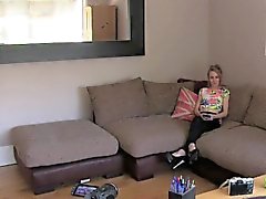 FakeAgentUK Naughty petite Brit ei kuumaa seksiä